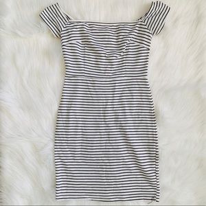 ｔｏｂｉ  ｂｌａｃｋ & ｗｈｉｔｅ  ｓｔｒｉｐｅｄ  ｄｒｅｓｓ